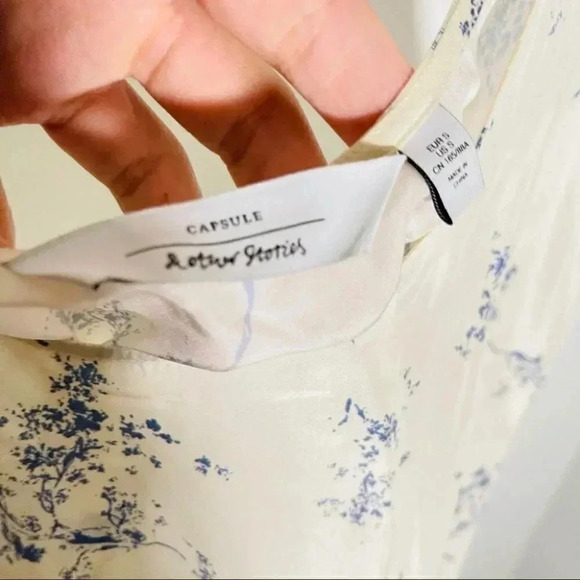 & Other Stories Floral Dropped Waist Silk Top Blue and White - Picture 4 of 5